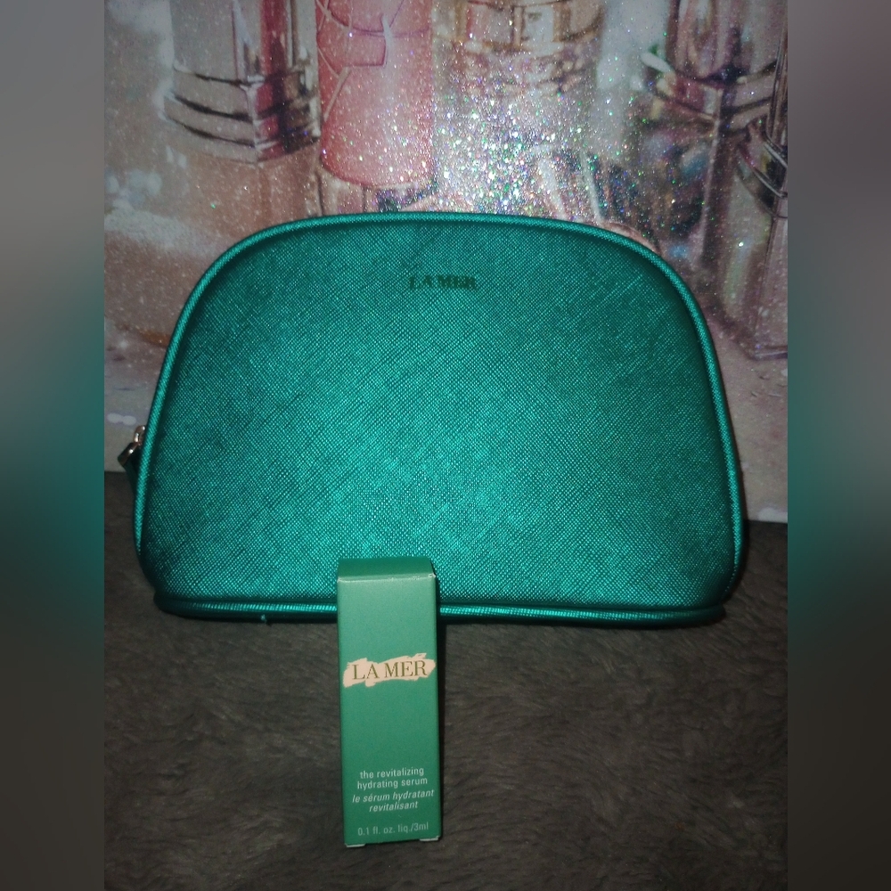 La Mer Teal Cosmetic Pouch with La Mer Revitalizing Hydrating Serum 3ml